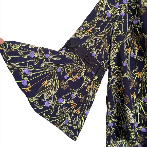 Topshop Floral Printed Smocked Blouse w Bell Sleeves - Picture 5 of 7